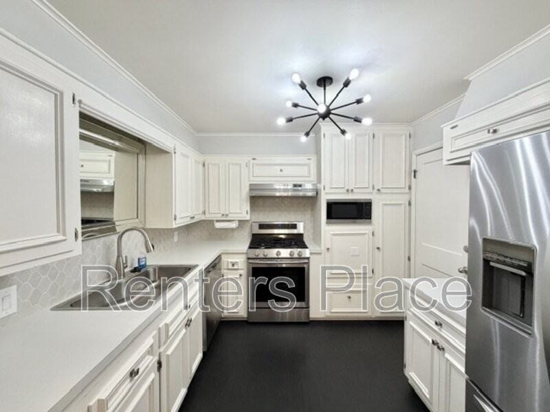 5325 E 17th St - Photo 5 of 16