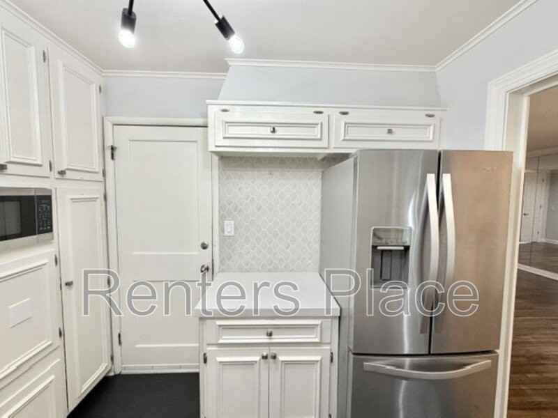 5325 E 17th St - Photo 6 of 16