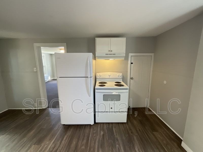 437 E King St - Photo 5 of 10