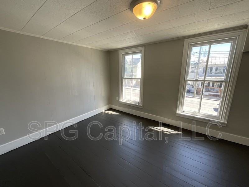 437 E King St - Photo 7 of 10