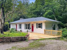 712 Powell St - Photo 1 of 1