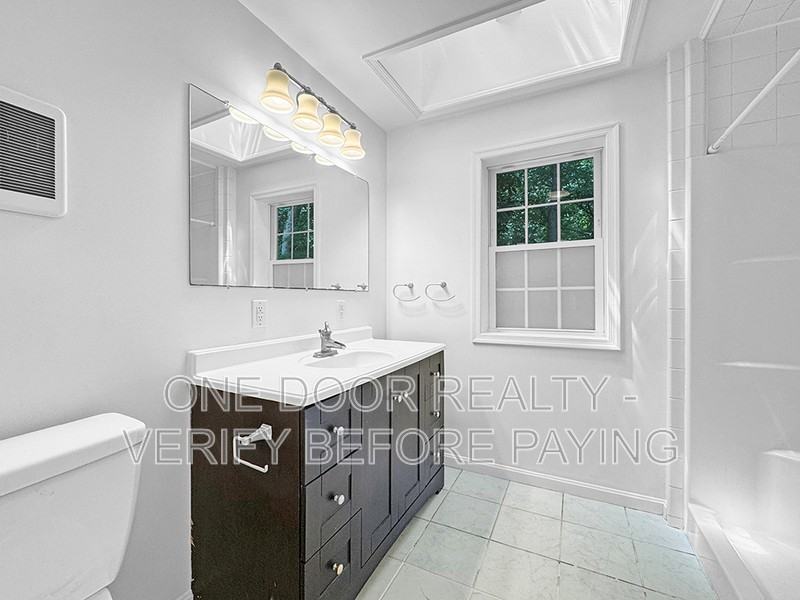 712 Powell St - Photo 7 of 31
