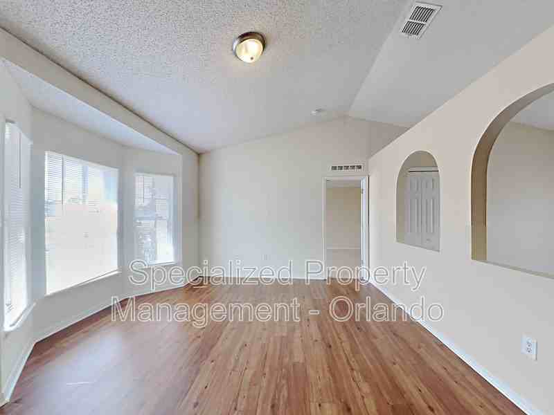 315 Salmon Ct - Photo 2 of 15