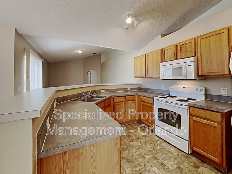 315 Salmon Ct - Photo 5 of 15