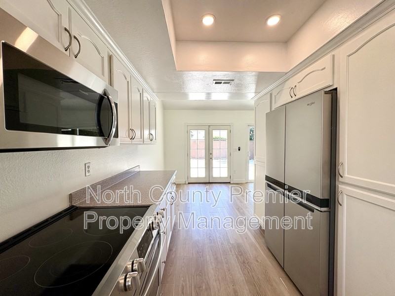 2995 Lexington Cir - Photo 3 of 34