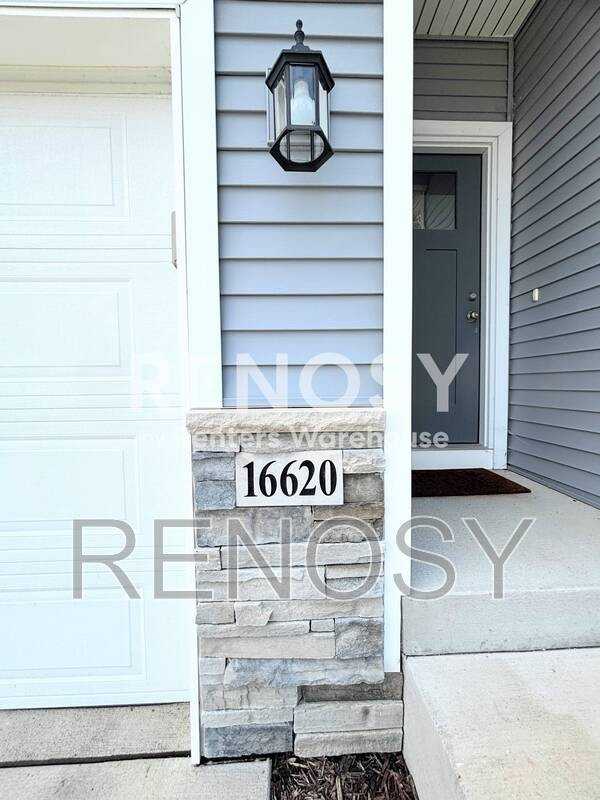 16620 Oakwood Dr - Photo 2 of 14