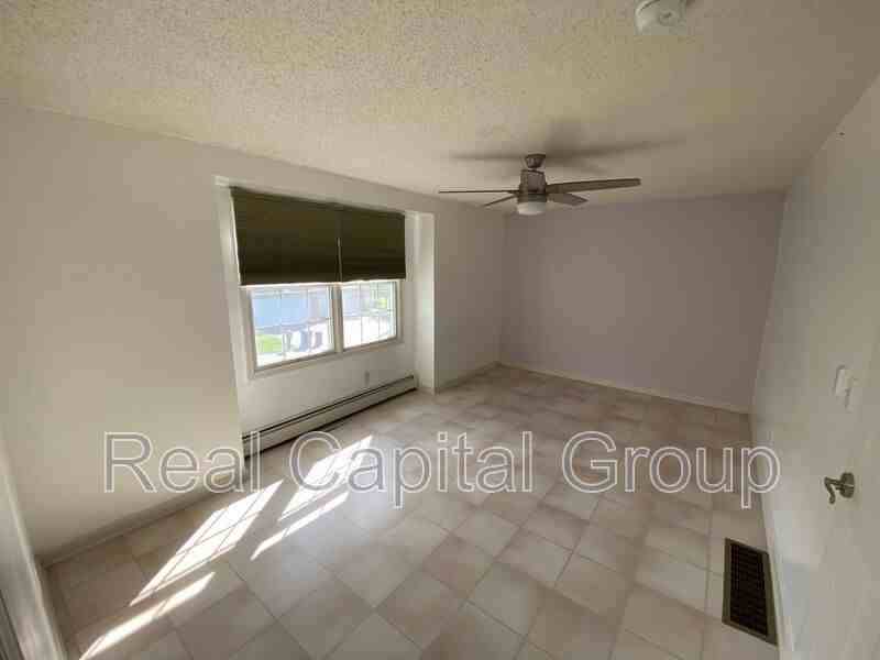 71 Berwick Ln - Photo 3 of 27