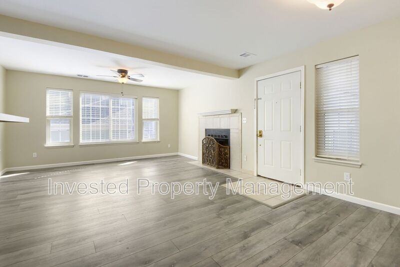 6755 S Ivy St #B6 - Photo 6 of 18