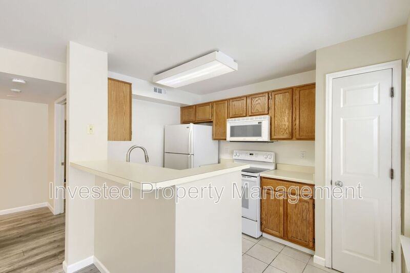 6755 S Ivy St #B6 - Photo 7 of 18