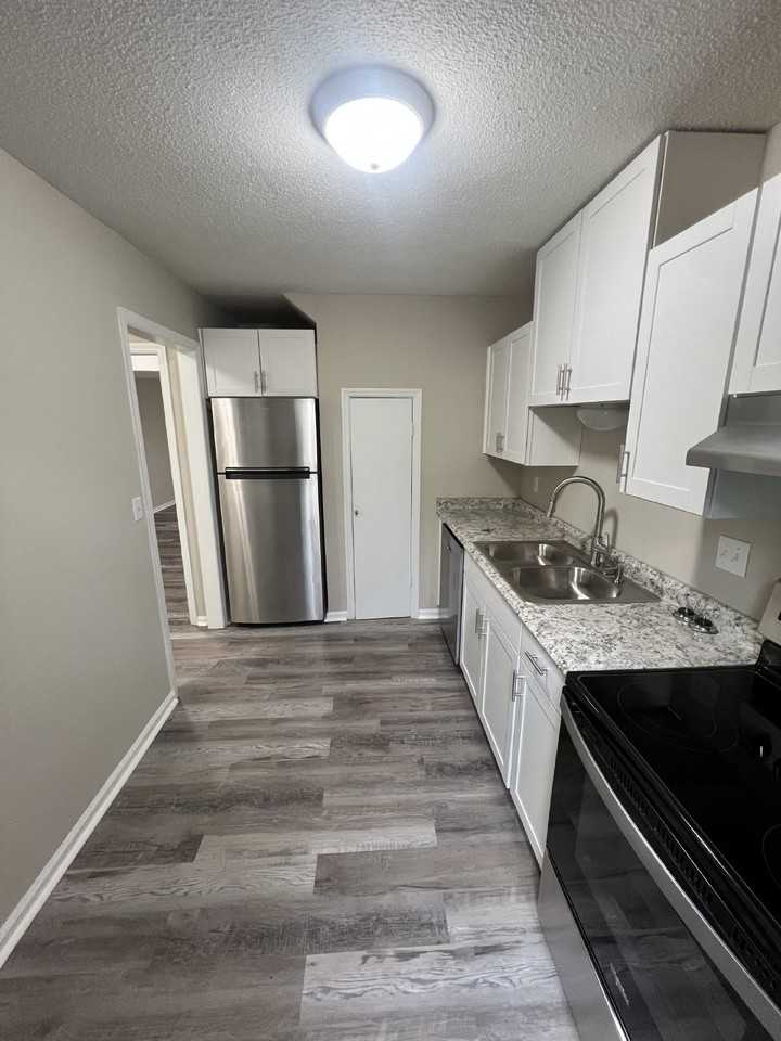 1430 Stratton Place Dr - Photo 4 of 14