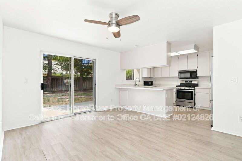2224 Glacier Dr - Photo 5 of 25