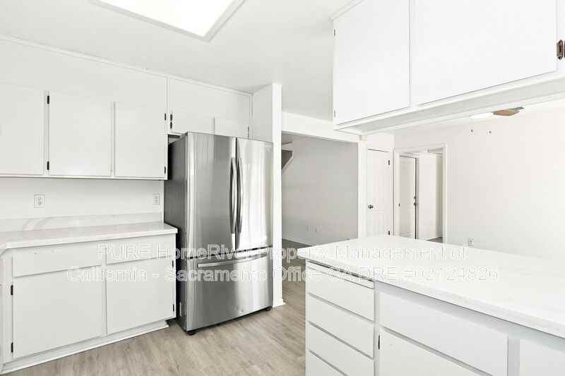 2224 Glacier Dr - Photo 7 of 25