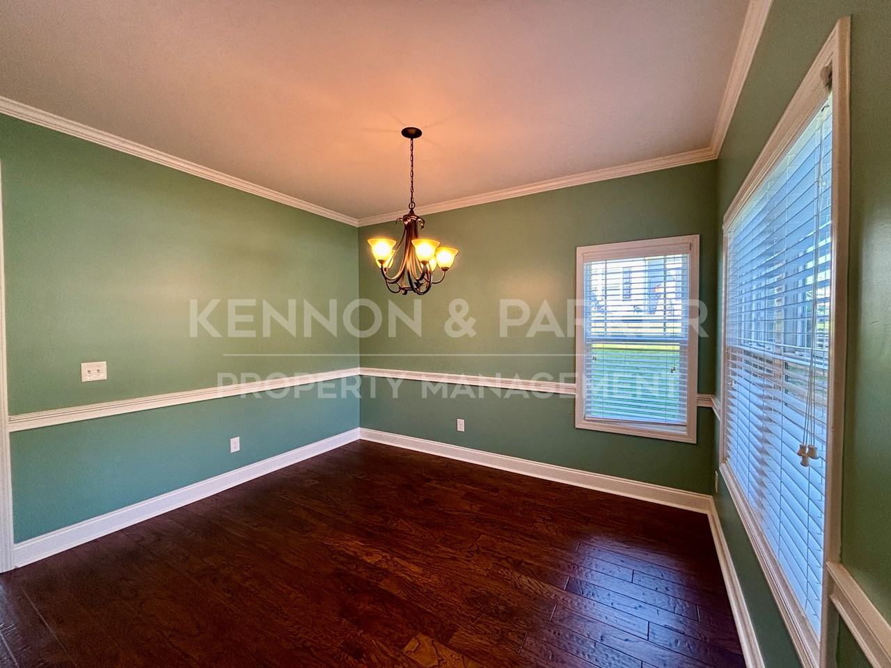 152 Woodstream Dr - Photo 5 of 36
