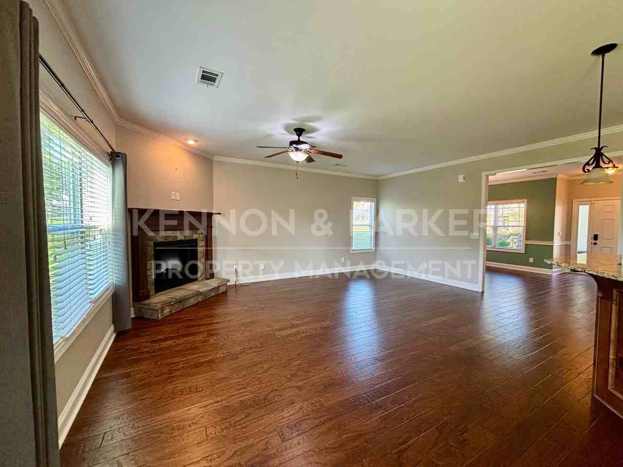 152 Woodstream Dr - Photo 7 of 36