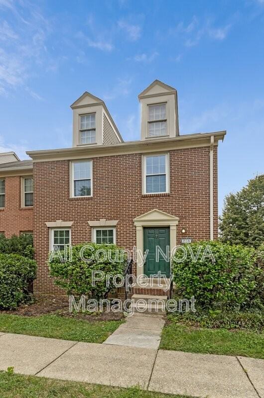 208 Ellsworth St - Photo 4 of 48
