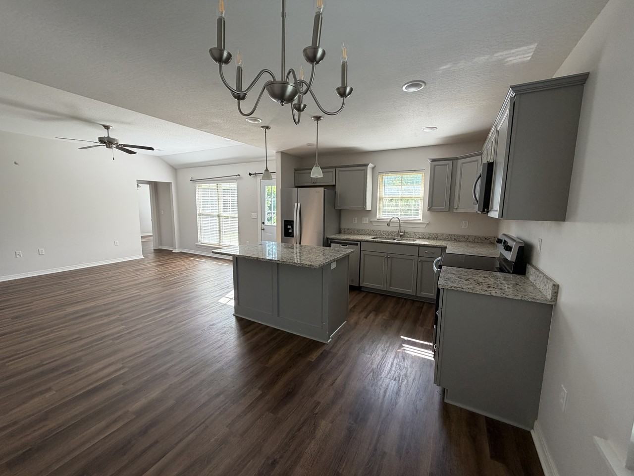 108 E Locust - Photo 5 of 15