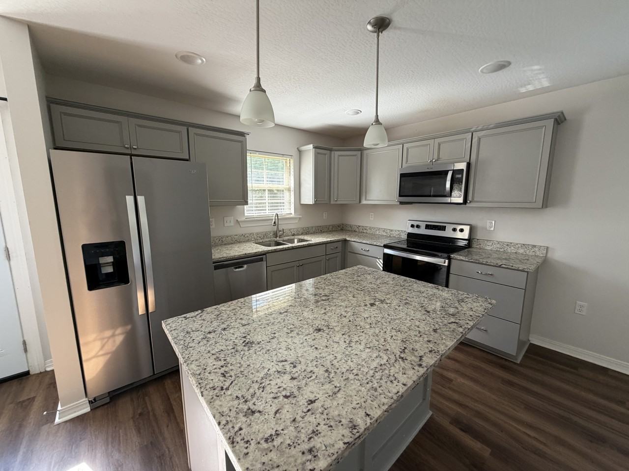 108 E Locust - Photo 6 of 15