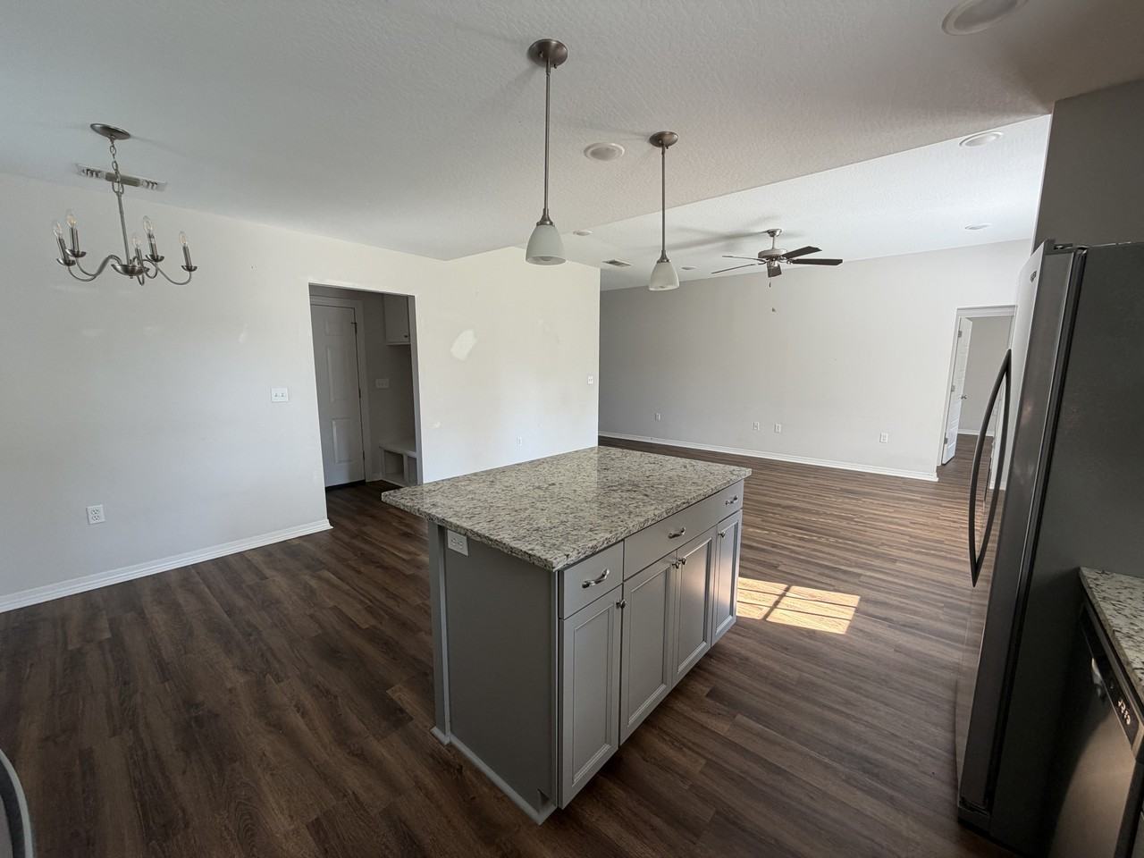 108 E Locust - Photo 7 of 15
