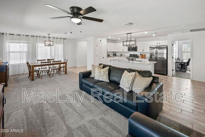 654 E Buckingham Ave - Photo 3 of 4