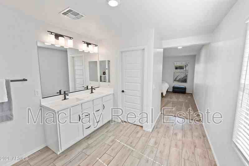 654 E Buckingham Ave - Photo 4 of 4