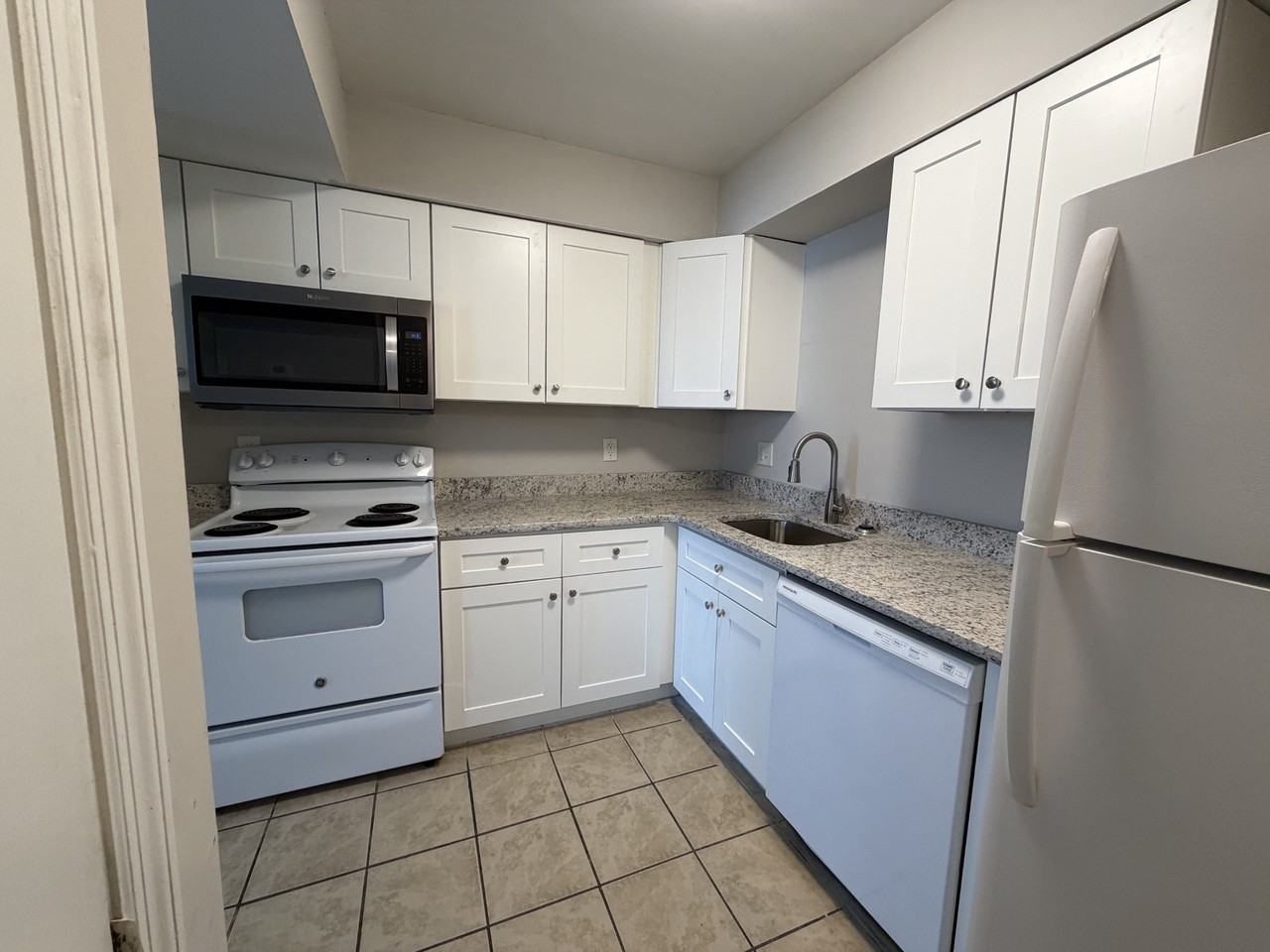 2005 Greens Blvd #C201 - Photo 7 of 21