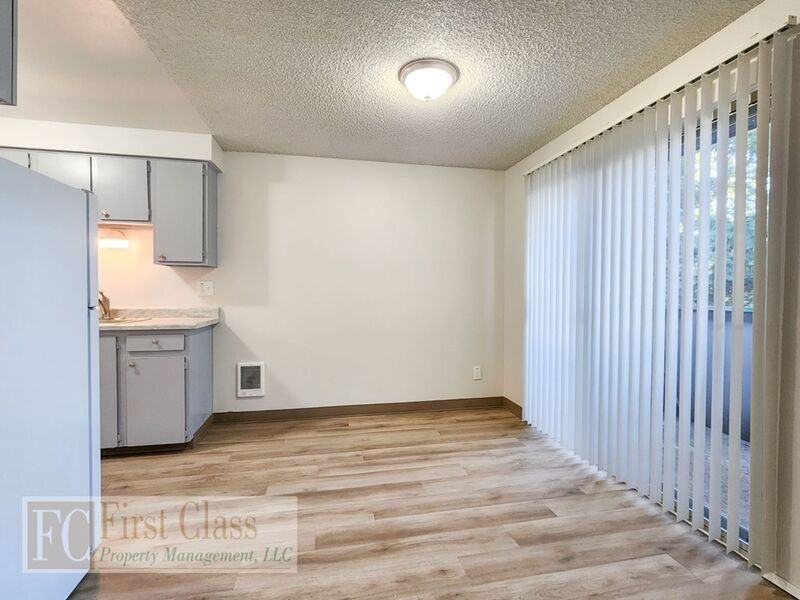 1376 Ne 186th Ave - Photo 5 of 20