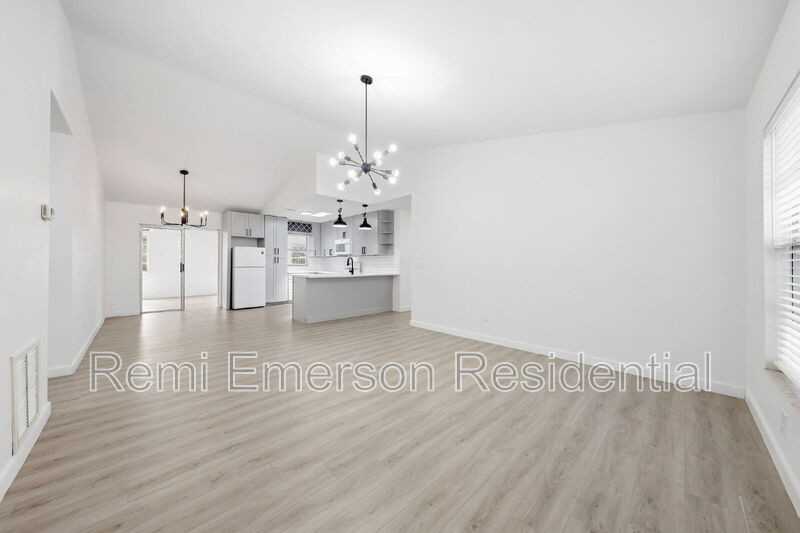 515 Floral Dr - Photo 4 of 38