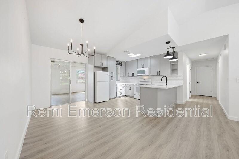 515 Floral Dr - Photo 5 of 38