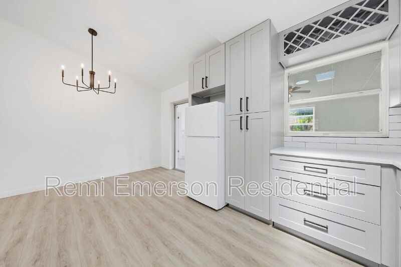 515 Floral Dr - Photo 7 of 38