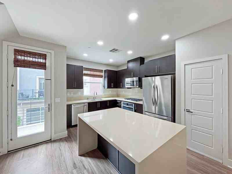 7911 Modern Oasis Dr - Photo 3 of 35