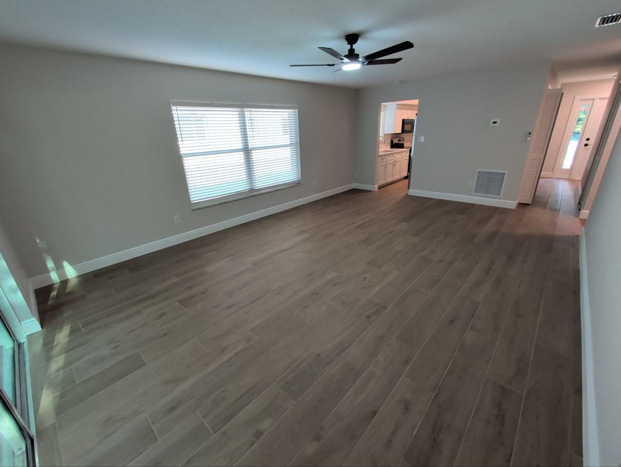 7 Chinaberry Cir - Photo 2 of 27