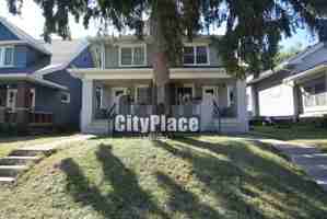 featured image of 608 N Oakland Ave