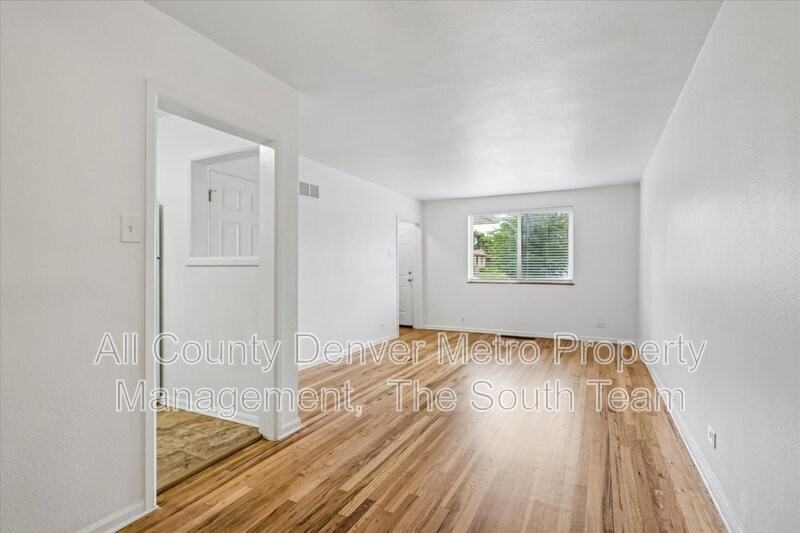 10207 E 14th Ave - Photo 5 of 16