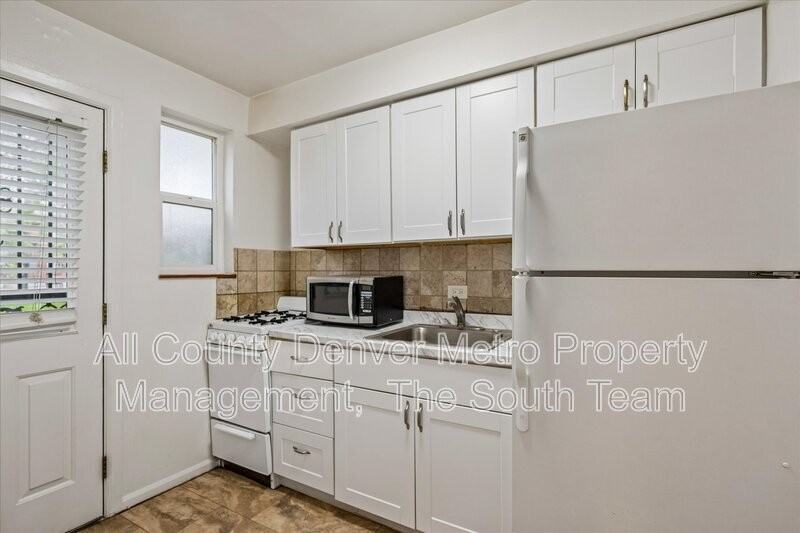10207 E 14th Ave - Photo 6 of 16