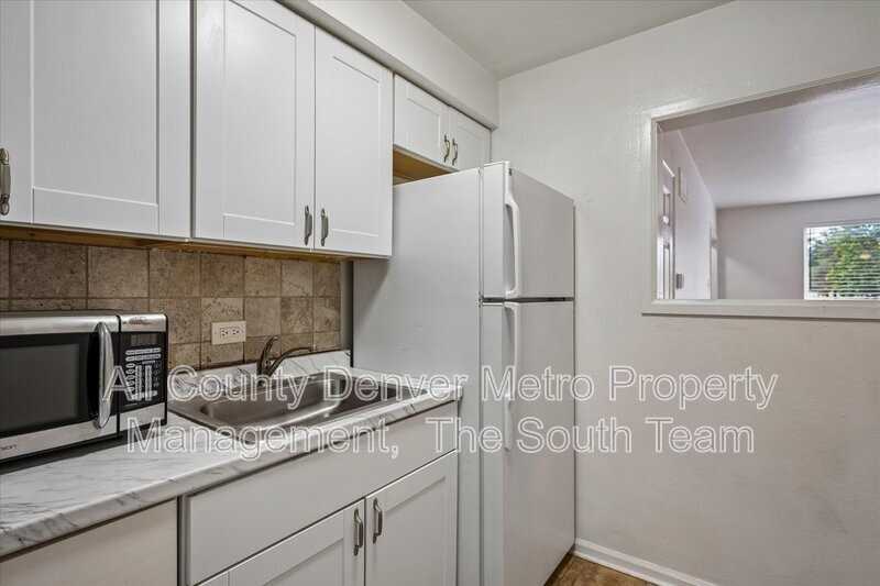 10207 E 14th Ave - Photo 7 of 16