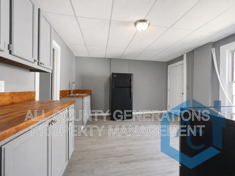 2117 E 29th St #4 - Photo 3 of 9
