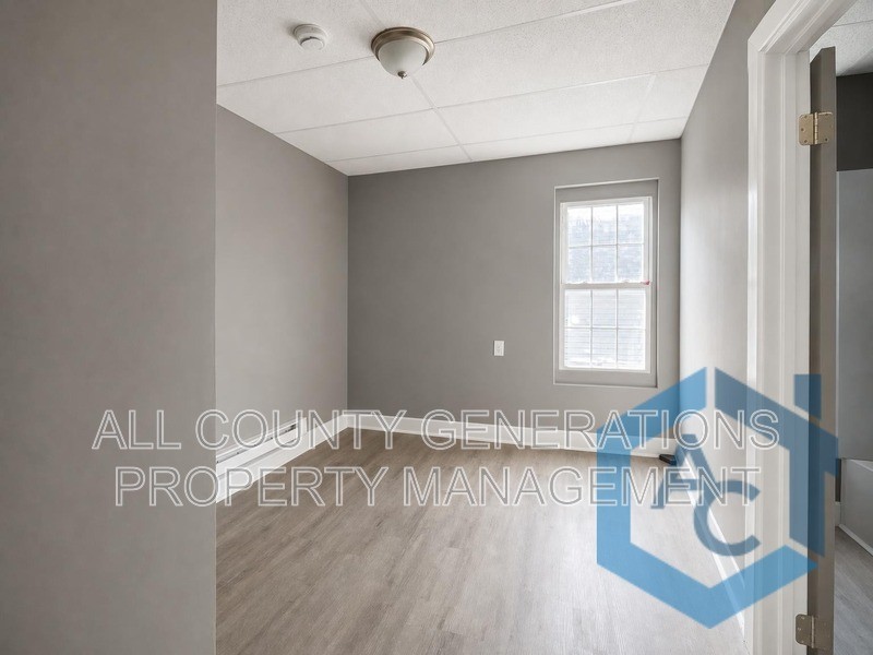 2117 E 29th St #4 - Photo 4 of 9