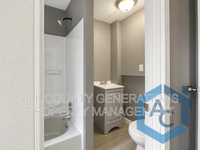 2117 E 29th St #4 - Photo 5 of 9