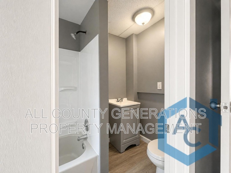 2117 E 29th St #4 - Photo 6 of 9