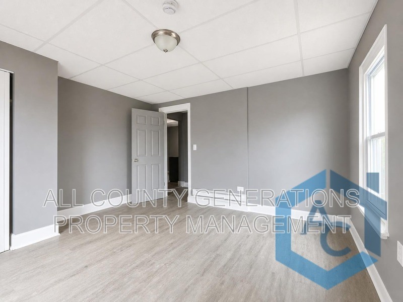 2117 E 29th St #4 - Photo 7 of 9