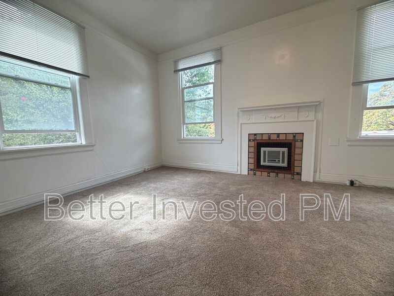 526 B St #J - Photo 2 of 23