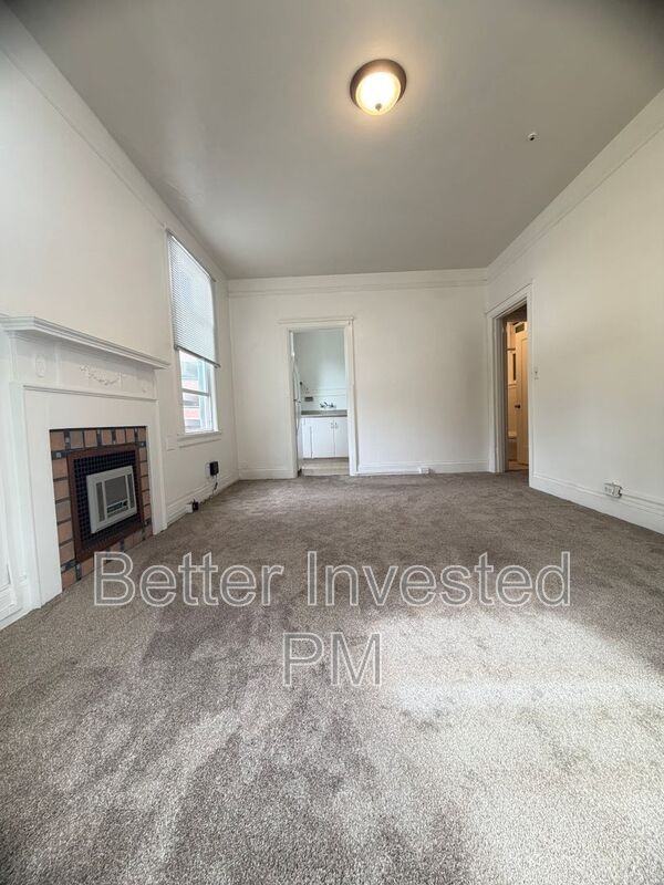 526 B St #J - Photo 3 of 23