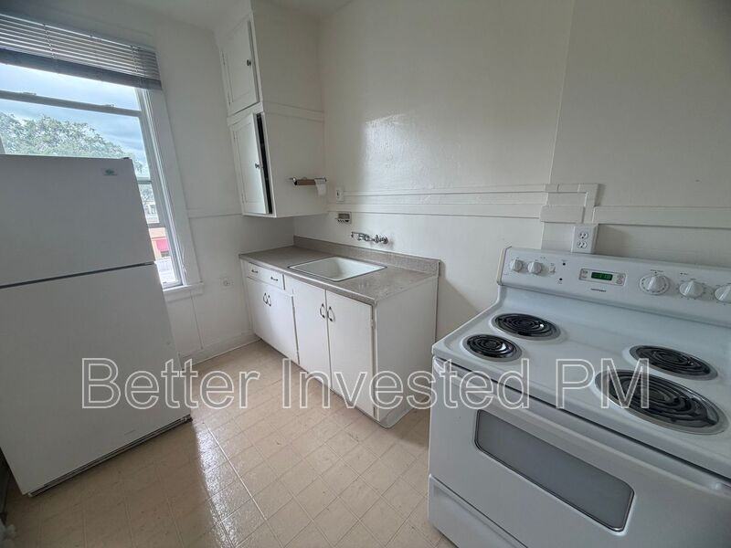 526 B St #J - Photo 5 of 23