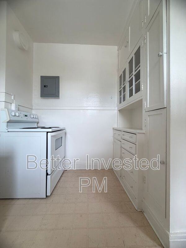 526 B St #J - Photo 6 of 23