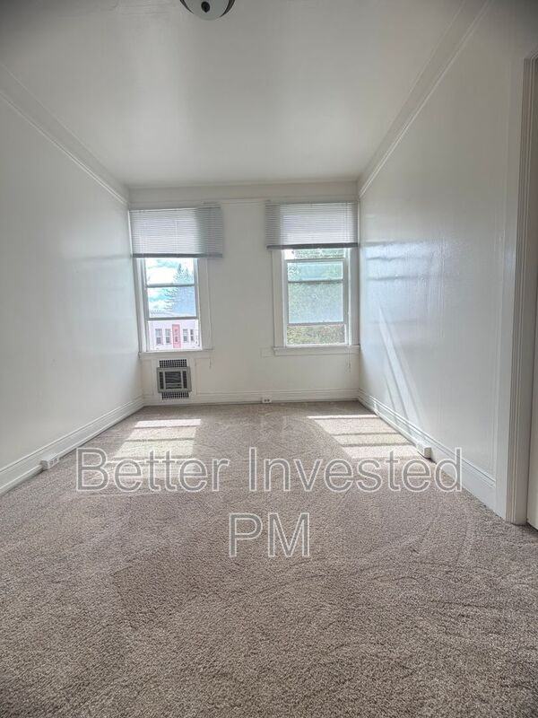 526 B St #J - Photo 7 of 23