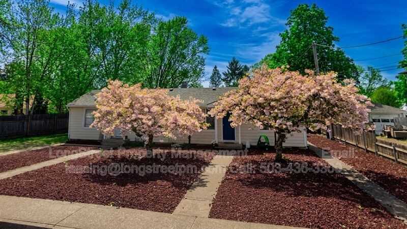 350 Se Lilly Ave #2 - Photo 2 of 22