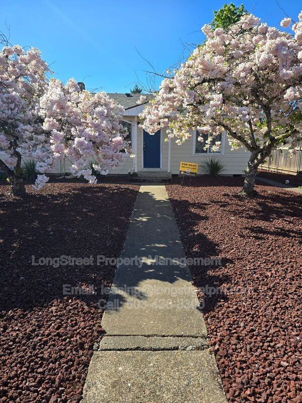 350 Se Lilly Ave #2 - Photo 3 of 22