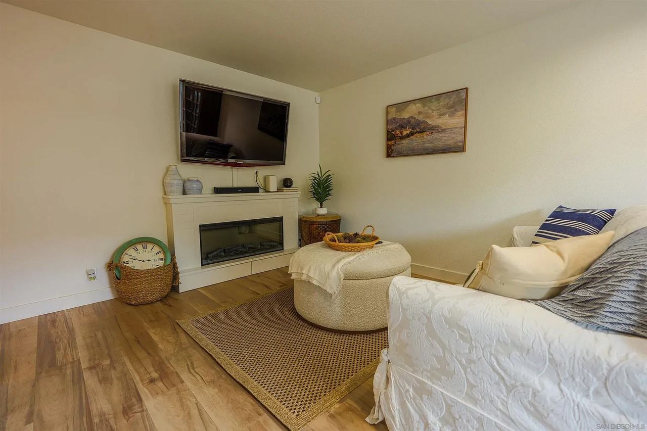 930 Peach Ave #2 - Photo 3 of 15