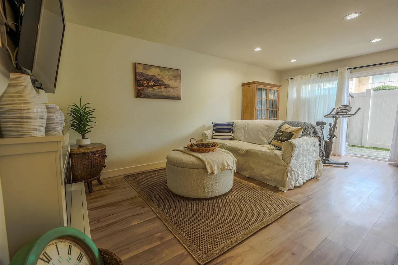 930 Peach Ave #2 - Photo 4 of 15