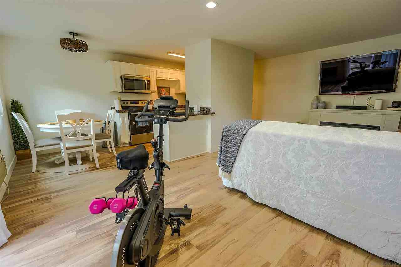 930 Peach Ave #2 - Photo 5 of 15